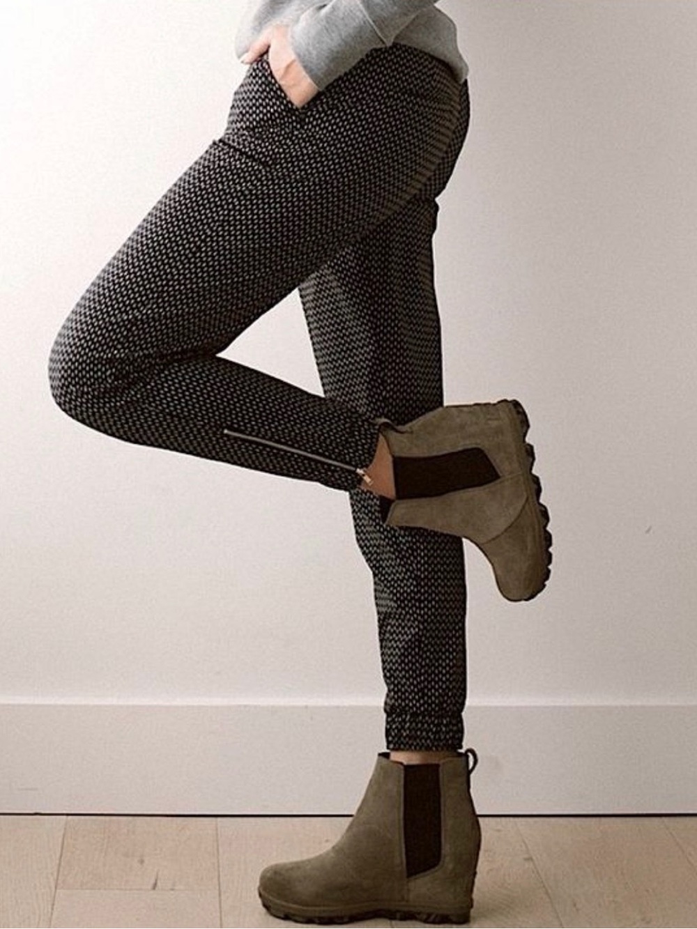 Albion Fit Black White Dash Print Zip Ankle Joggers M